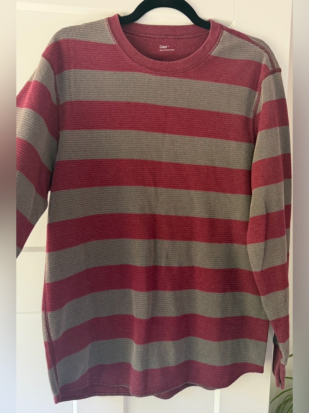 Men’s GAP burgandy and gray Striped Waffle Knit Sweater